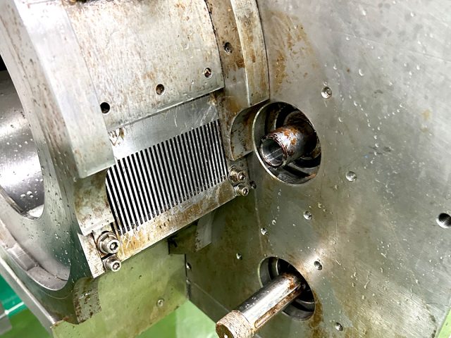 การขจัดคราบสะสมจากยางผลไม้บนพื้นผิวและอุปกรณ์